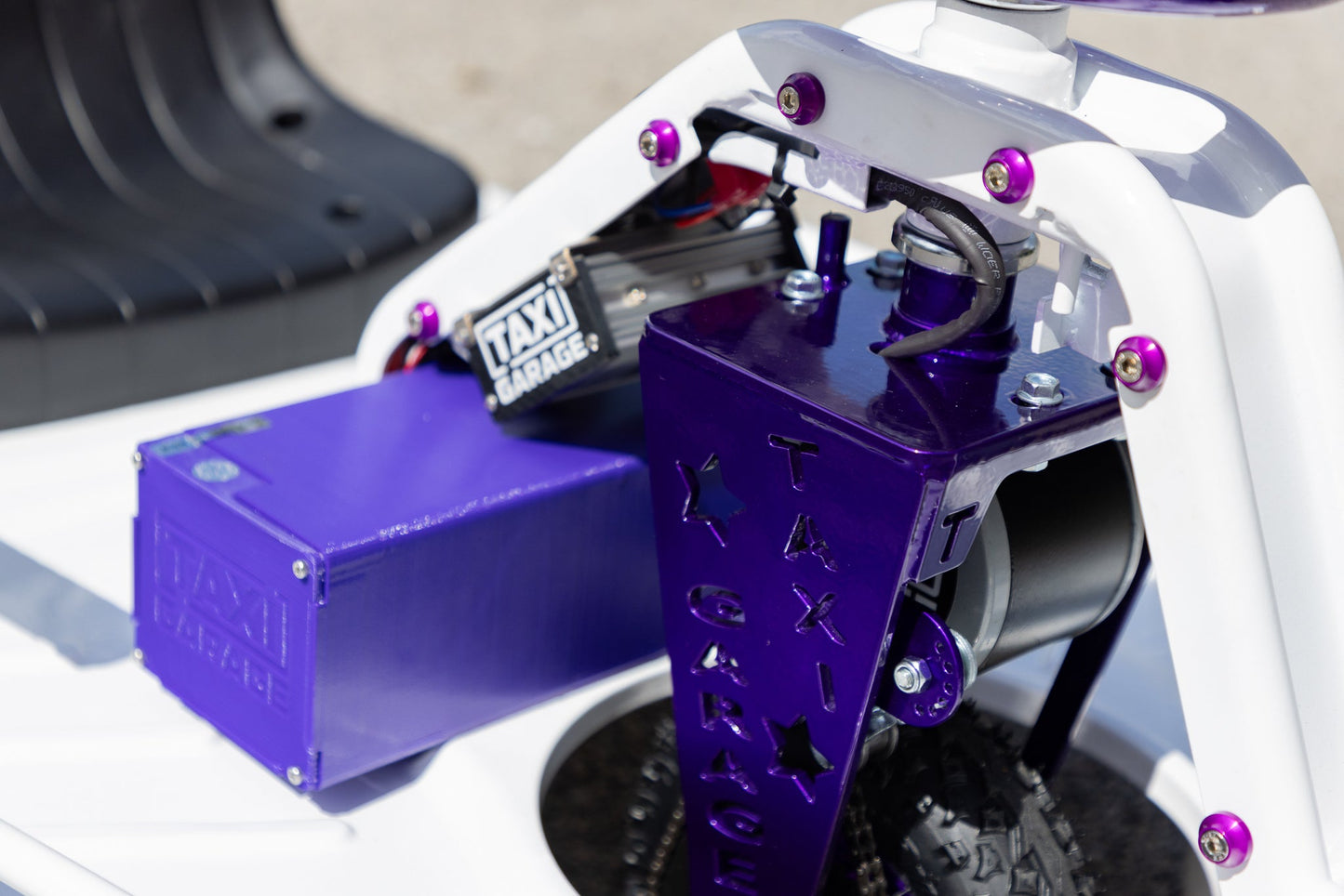 Taxi Garage Stage 4 "White/Purple" Crazy Cart